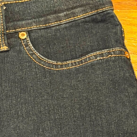 Lightly Used - Gloria Vanderbilt Amanda Jeans Size 16PS - 34" x 24" - Picture 3 of 14